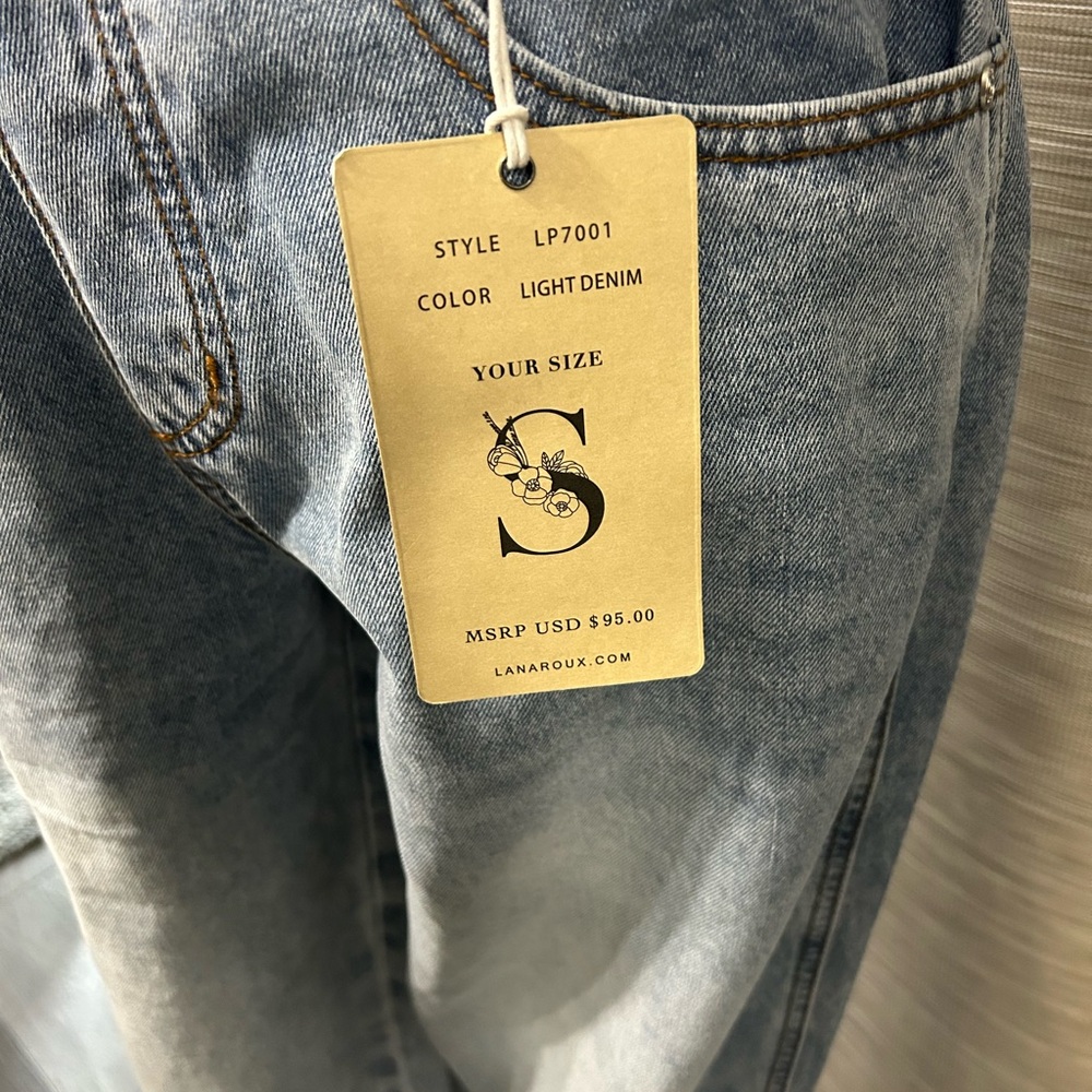 Versatile Blue Denim Overalls with Adjustable Straps - Picture 4 of 7
